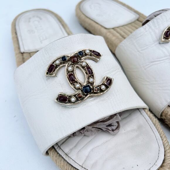 Chanel Authentic White Leather Espadrilles Flats Sandals Slides CC 9 Jewels 40 - Picture 4 of 12